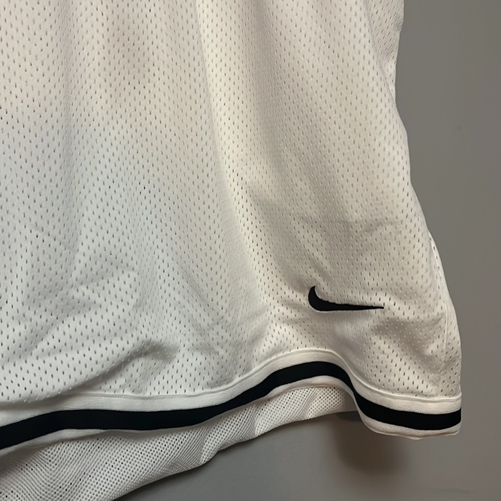 Nike Loose Fit Shorts - Picture 2 of 4